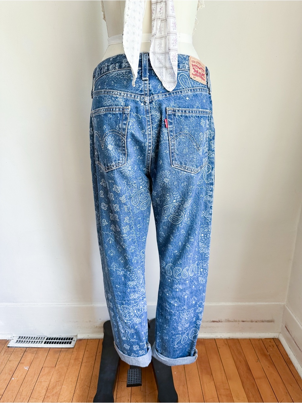 Levi’s 501 Blue Bandana Print Straight-Leg Jeans - Picture 4 of 9
